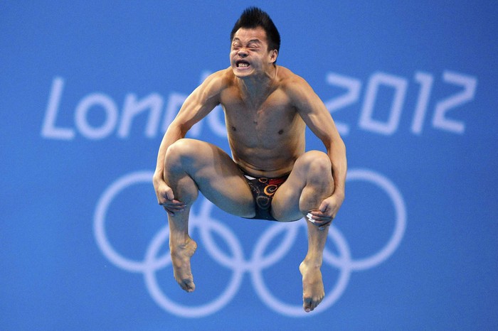 He Chong của Trung Quốc thi đấu môn nhảy cầu.